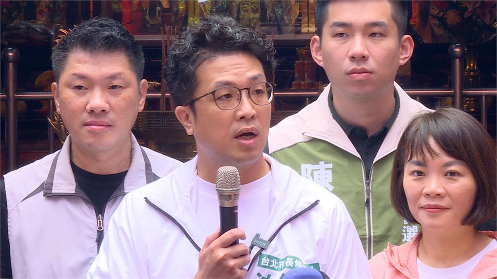 直攻藍營鐵票區文山掃街　沈伯洋：聆聽市民聲音不分政黨