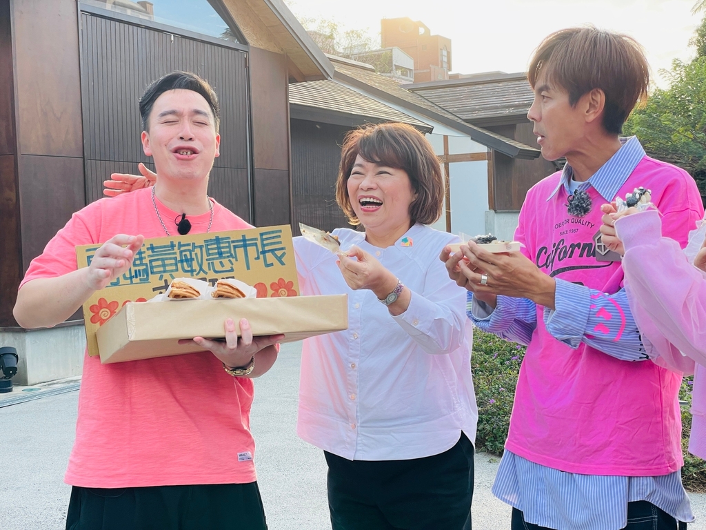 《綜藝新時代》這座橋十拿九穩,只差妳這一吻!籃籃嚇回不是找「飛瀏海的無尊」