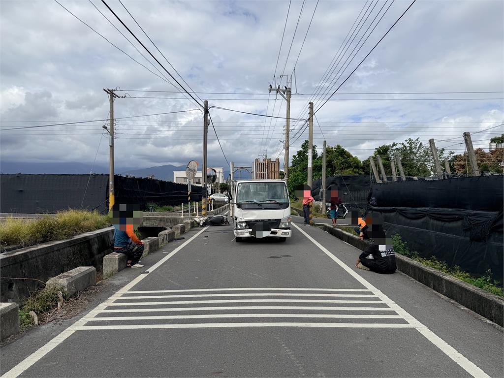 快新聞／台東機車擦撞貨車　65歲騎士「噴飛灌溉渠」傷重身亡