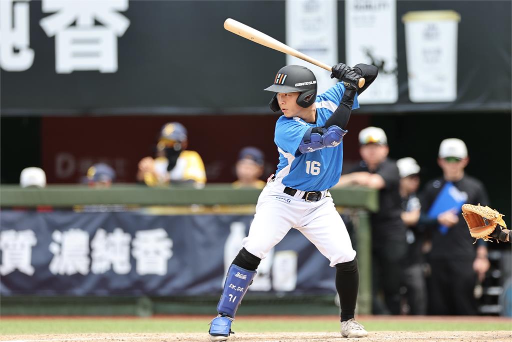 中職/新人測試會90名選手拚圓職棒夢 成大「研究生」林睿杰三度叩關飆152火球