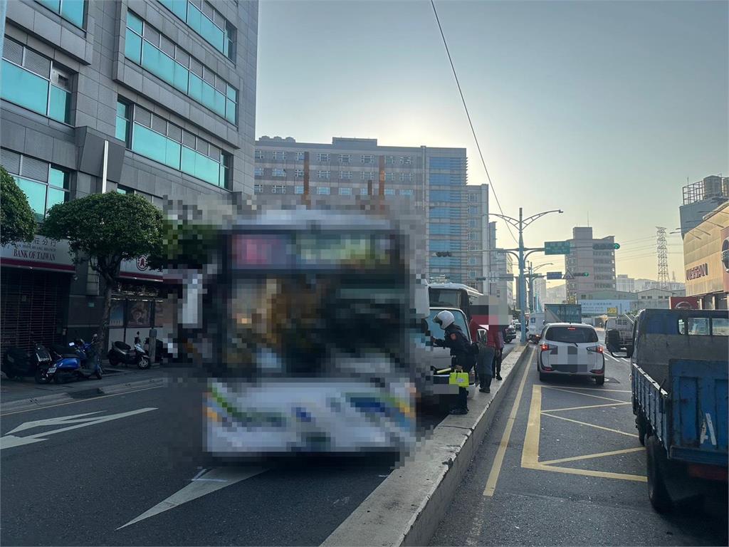 最新／新莊輔大商圈事故！公車、貨車碰撞　4人輕傷送醫
