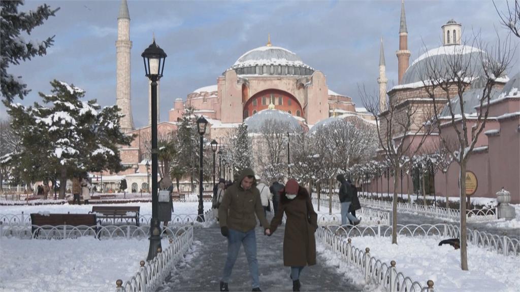 土耳其36年最大暴風雪　千人被迫滯留機場