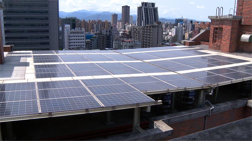 靠太陽光賺錢！大安區大樓裝太陽光電板賣電　社區一年進帳百萬