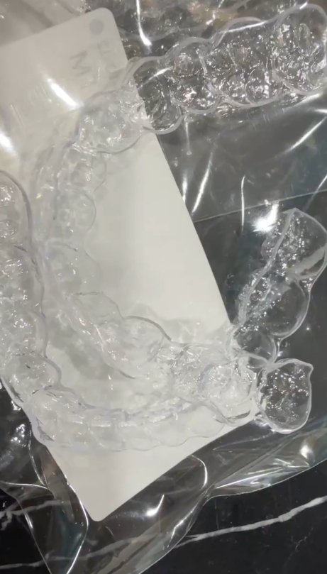 花二十萬遲遲沒收到牙套　　控知名隱形牙套品牌涉詐