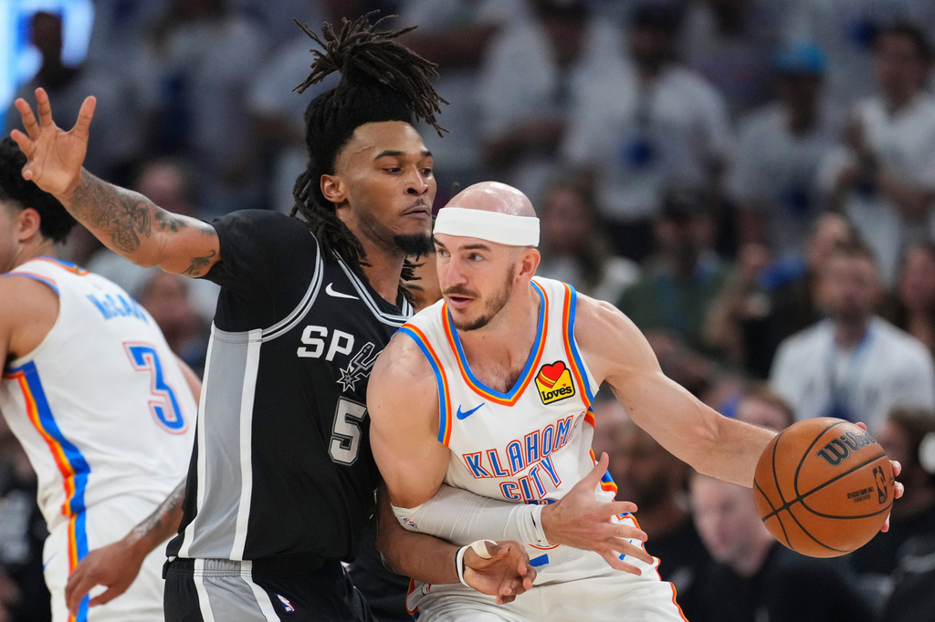NBA(影)/「禿曼巴」外線開無雙!卡魯索22分射爆馬刺從防守悍將變三分殺神