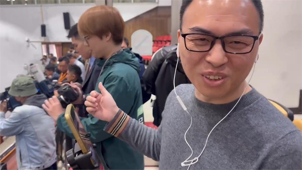 新黨副祕游智彬持記者證進立院直播 引爆藍綠爭吵
