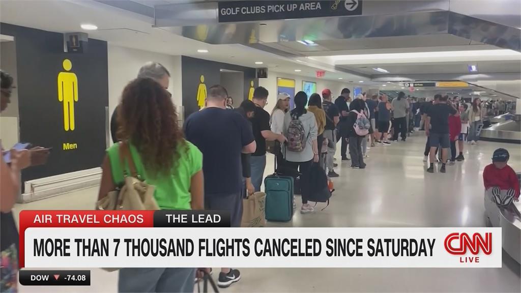 美國7/4國慶出遊潮遇極端天氣　逾7千架航班受影響　遊客躺機場過夜