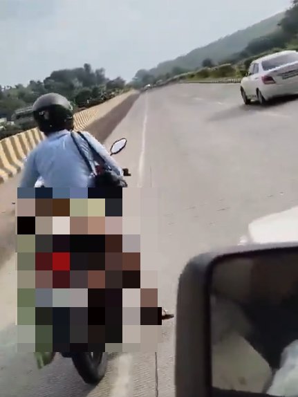 愛妻遭輾斃血肉模糊！夫哭喊求救沒人理竟「抬變形遺體綁機車」載回家