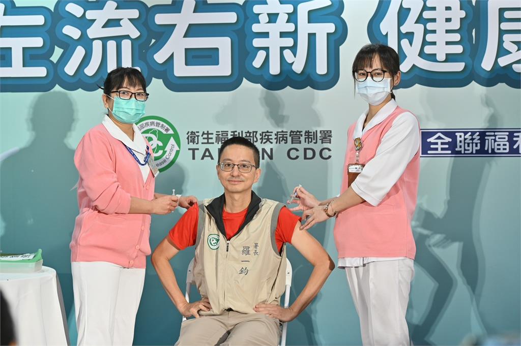 11月1日起開放50歲以上民眾公費接種流感及新冠疫苗「左流右新 健康安心」