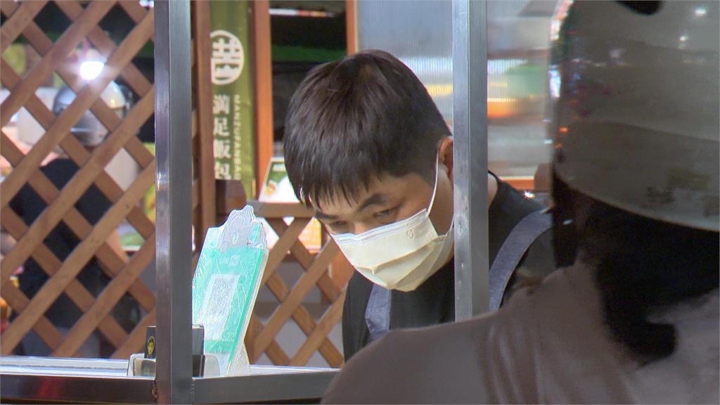 碳烤三明治外脆內軟份量十足　美乃滋也自己調配