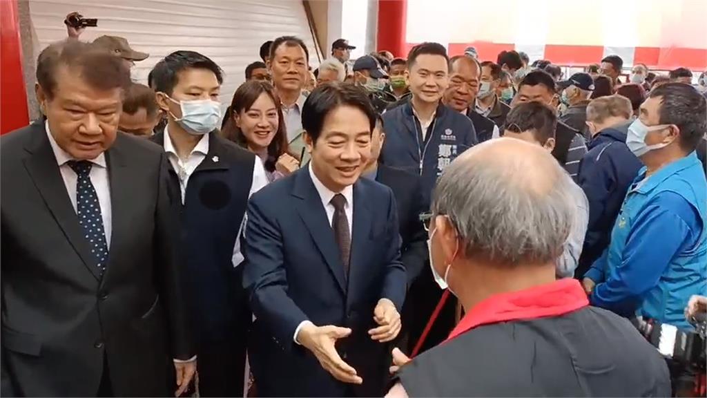 賴清德赴新竹鳳蓮宮參拜！人氣超高　民眾高喊：總統好