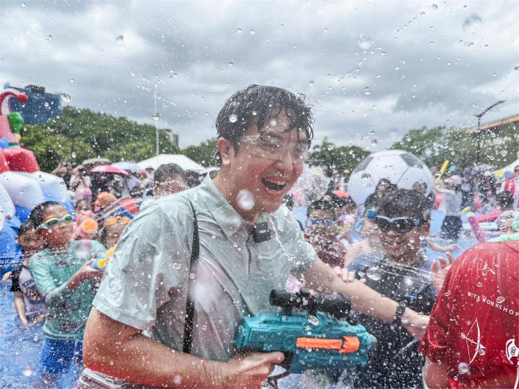 快新聞／快開學了！沈伯洋喊話拒絕「孤獨育兒」　提3大政見
