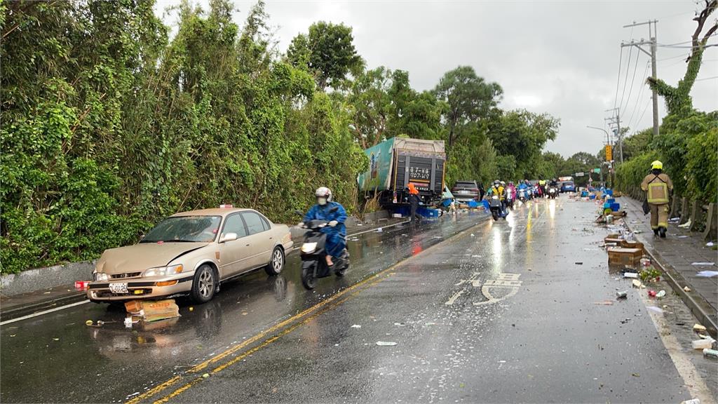 快新聞／仰德大道4車相撞釀5傷含1昏迷　路邊電桿遭毀永公路、莊頂路部分住戶停電