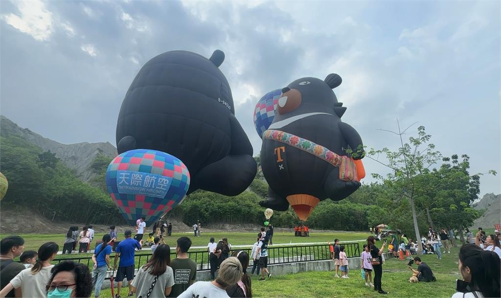 高雄愛月熱氣球嘉年華　「高雄熊+喔熊組長」雙熊相見歡