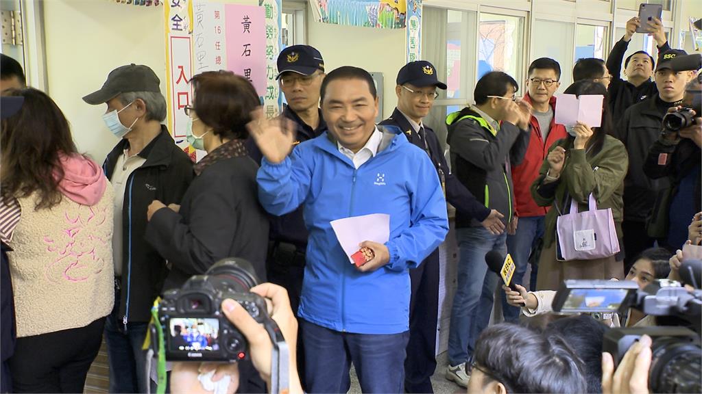 侯友宜板橋投票　稱：民眾的支持就是幸運物