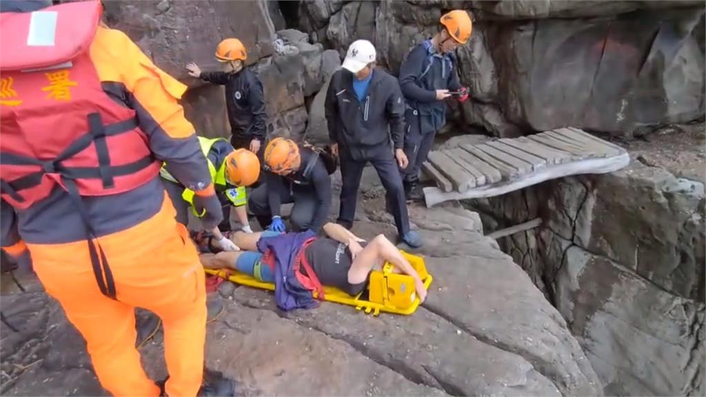 德籍男龍洞攀岩墜落3米高懸崖　直升機吊掛救援