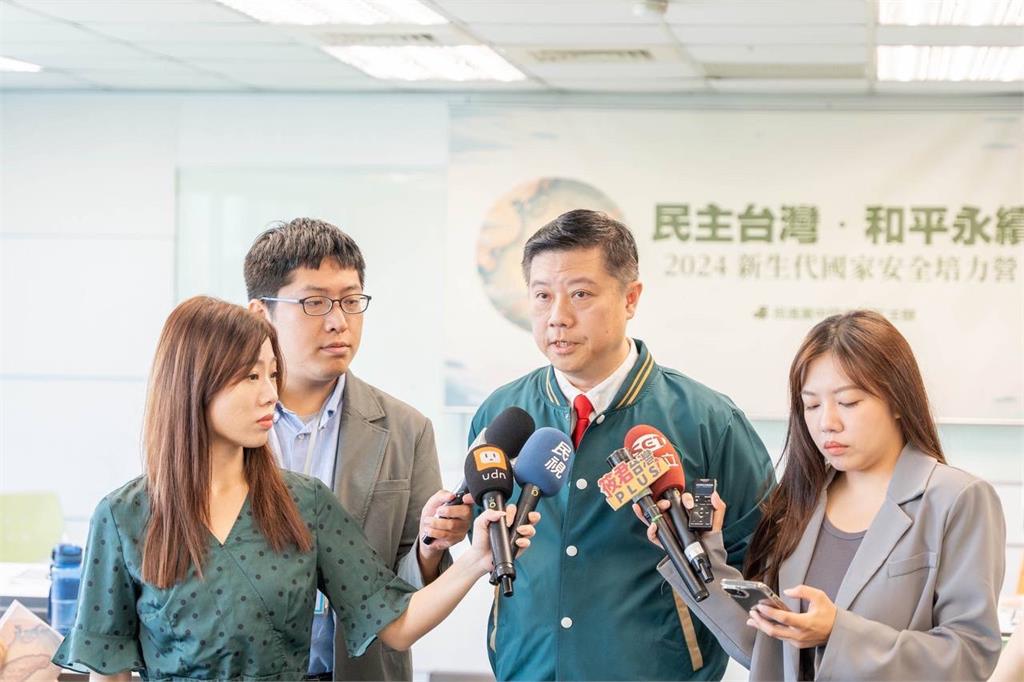 快新聞/綠國安培力營迎大咖 曹興誠轟習近平:不懂啟蒙還追求民族偉大復興?