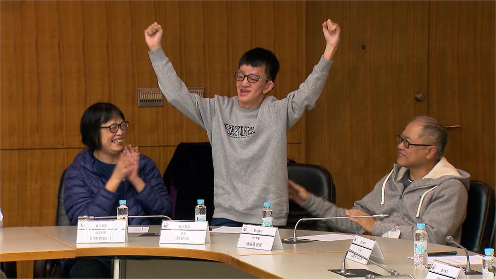 奇蹟少年!兒時被嘲笑像外星人 台大醫院花17年還他一張帥臉