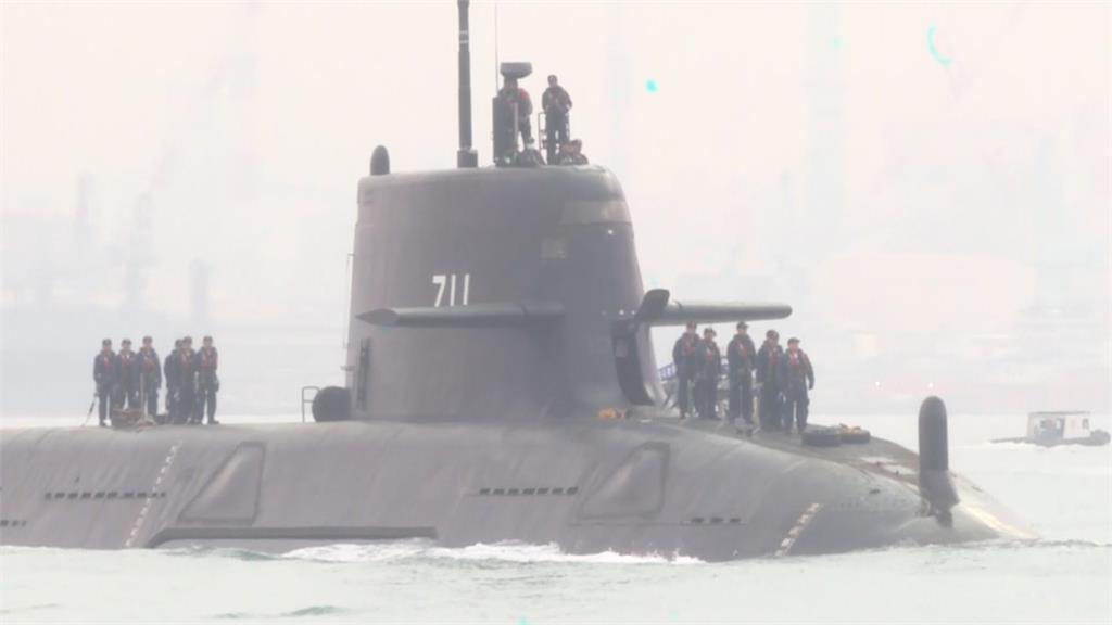 國艦國造！　「海鯤號」今第5次海測　軍事迷搖旗鼓勵超熱情