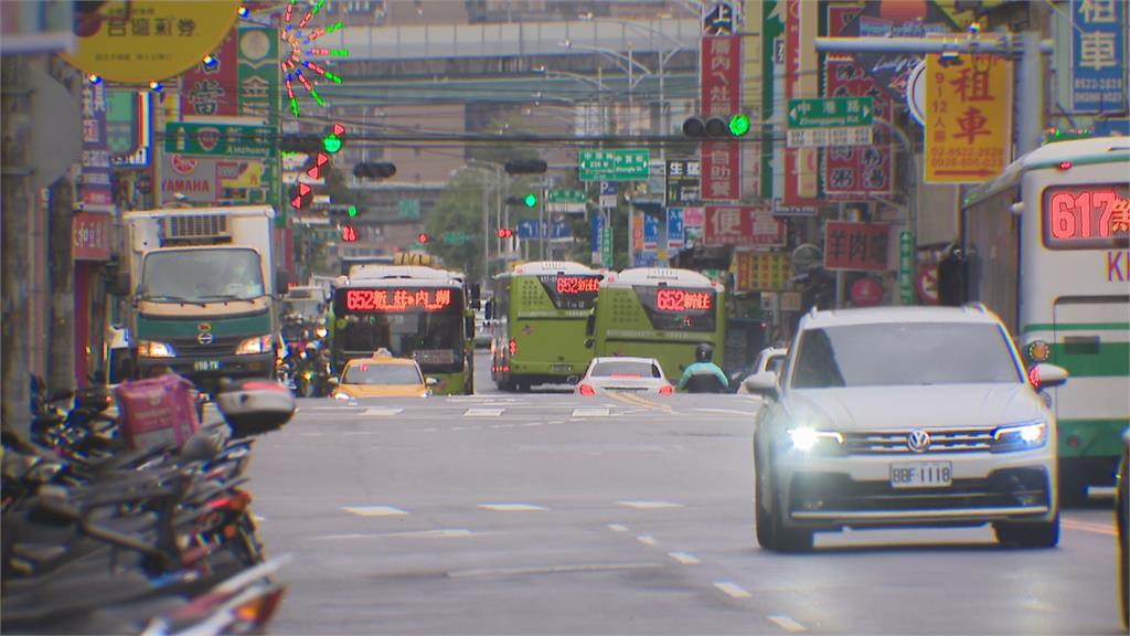 悚!公車門夾塑膠袋 婦慘遭拖行全身傷