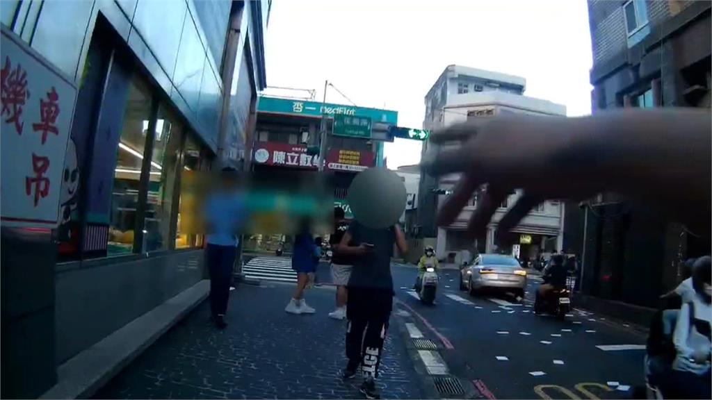 控私校高中師欠錢不還　債主到校「撒傳單」討債