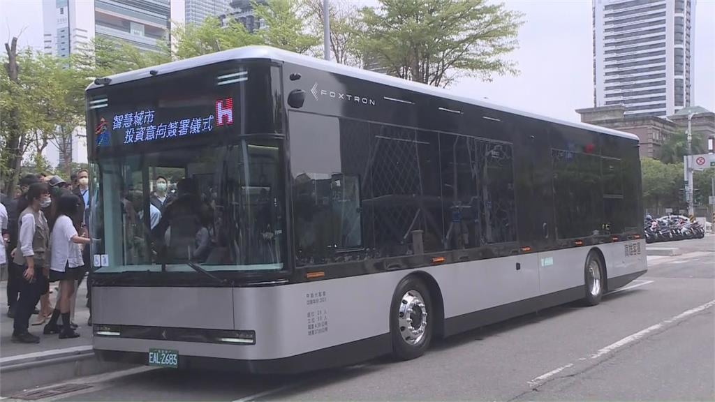 簽署「智慧城市投資意向書」 鴻海計畫投資高雄250億