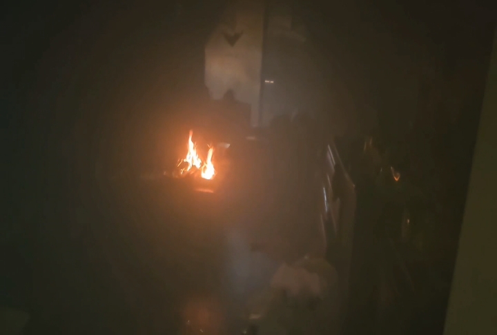 疑與家人吵架「燒雜物」洩憤　警消破門男子倒臥在地嗆傷送醫