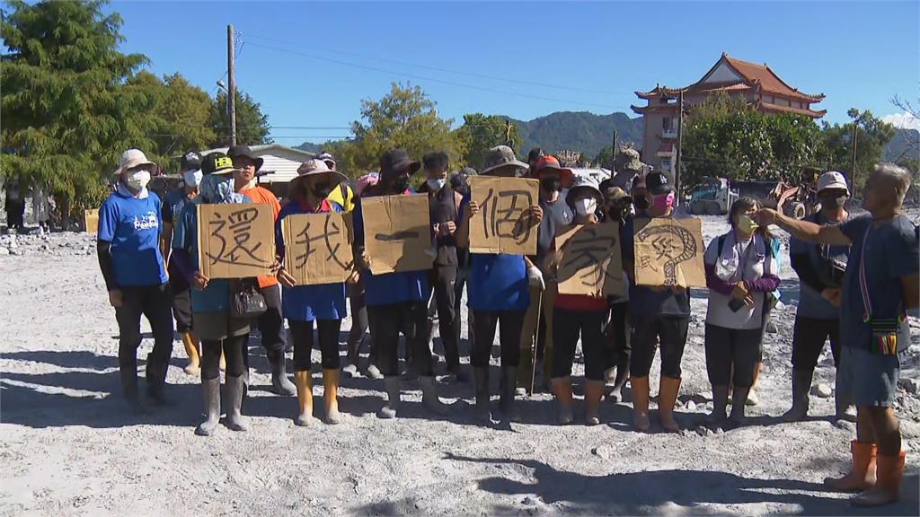 快新聞／靠「黑色拖鞋」跑贏洪水爆紅！　佛祖街阿伯盼政府用智慧解決災民問題