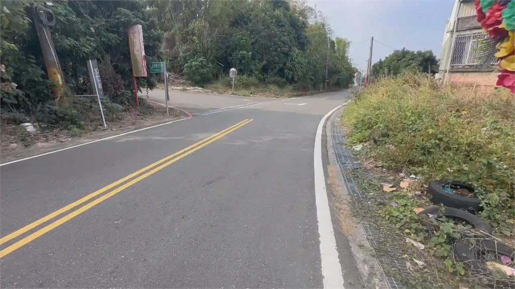 對向車跨雙黃線「巴庫」搶車位　孕婦氣到當晚破水