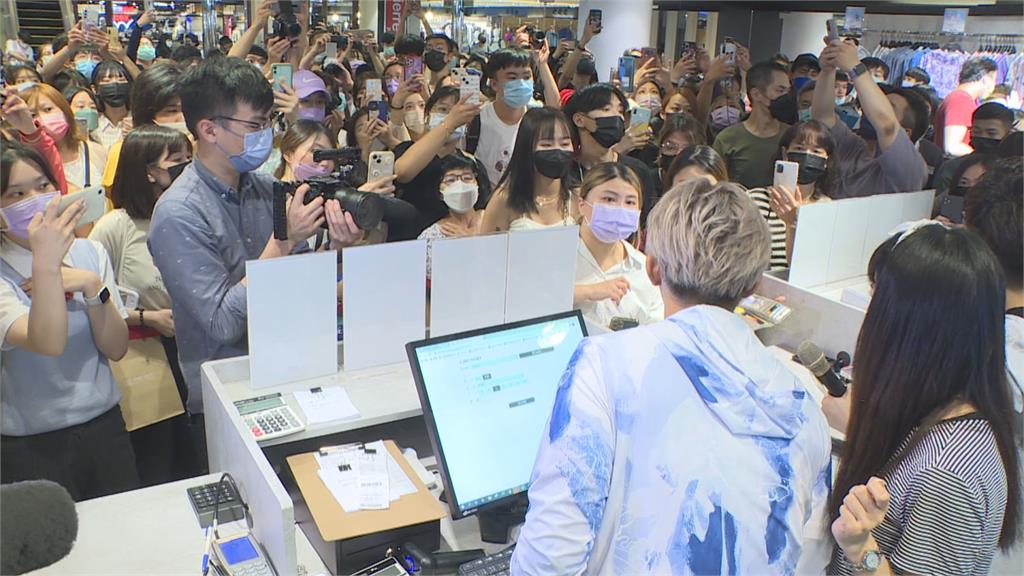 本土服飾品牌插旗桃園 邀藝人炎亞綸任一日店長