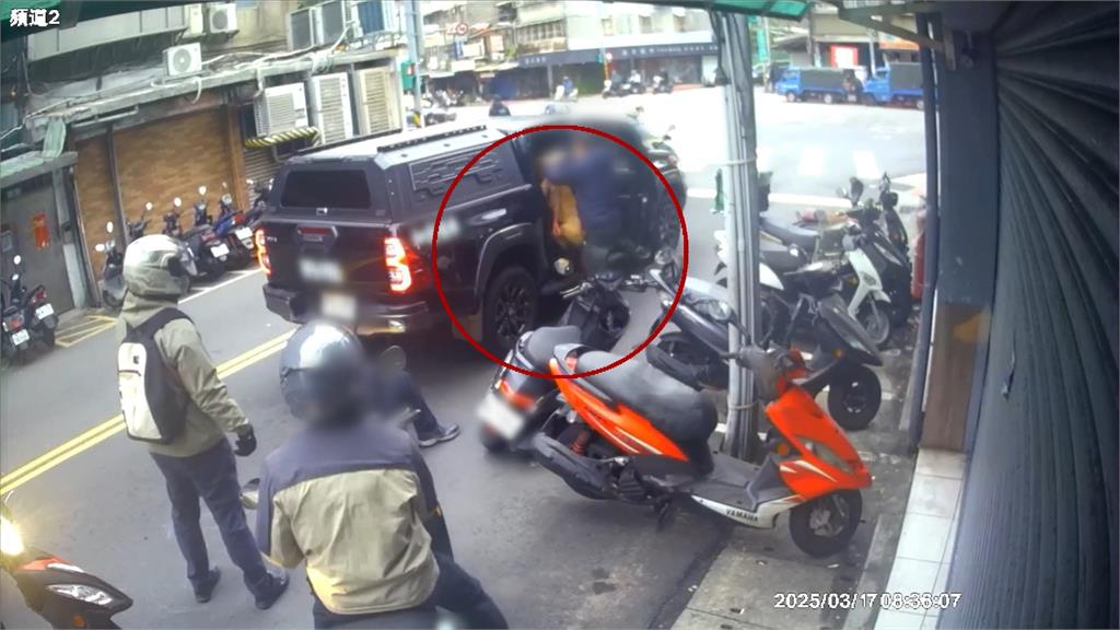 有影/同隻比特犬兩週內二度跳窗咬人 網友暴怒痛罵飼主!動保處:研議沒入