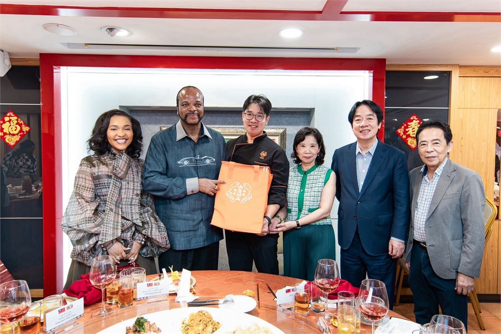 幕後／漏網鏡頭！史王訪台竟被「這杯飲料」收服　賴總統暖舉曝光