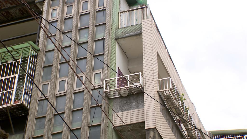 沒窗沒門!新莊「無牆」老公寓拍出410萬 建商分析買家「這盤算」