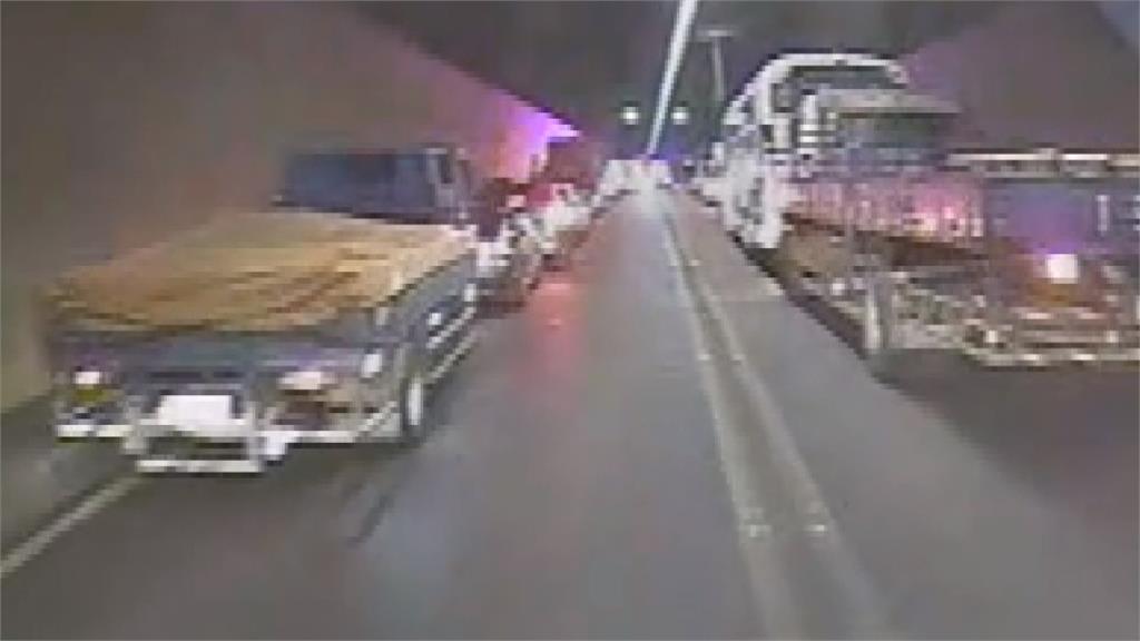 台76八卦山隧道貨車自撞翻覆　一度全線封閉