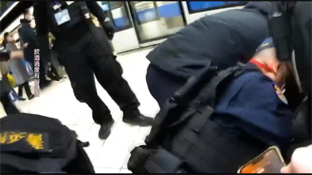 吃無敵星星?醉男大鬧捷運不鳥員警勸阻 遭壓制帶返所管束