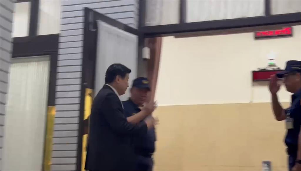 最新／被嗆「辭總召」還在氣？傅崐萁喊韓國瑜「總統好」　兩人反應曝光了