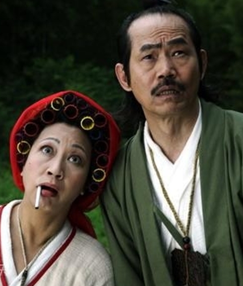 《功夫》包租公窮困月薪僅剩7千!72歲元華「鬍鬚全白」驚人現況曝 《功夫》包租公窮困月薪僅剩7千!72歲元華「鬍鬚全白」驚人現況曝