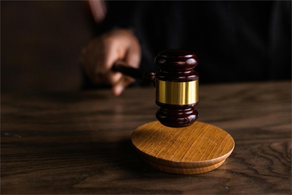 高雄兒童溜滑梯驚見「男女交纏碰撞」!家長嚇壞拍照報警「激戰細節全說了」