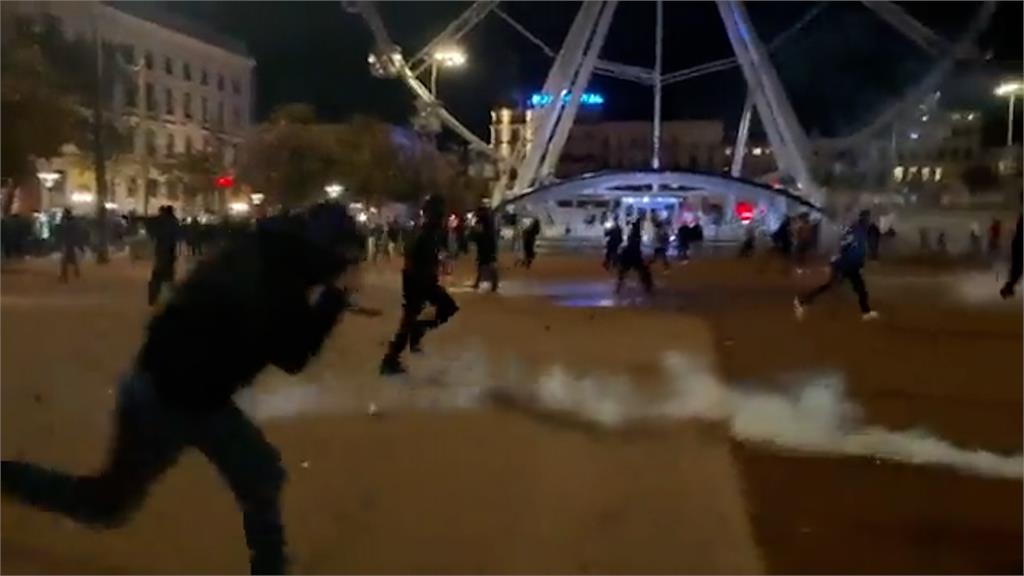 失控襲警！法國球迷不滿輸阿根廷暴動　警鎮暴發射催淚瓦斯 