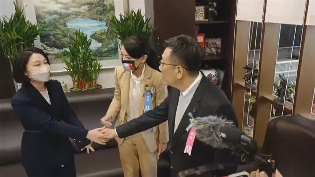 高虹安宣誓就職新竹市長 「勇敢面對」助理費爭議案