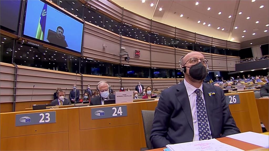 澤倫斯基歐洲議會視訊演說　逼哭口譯