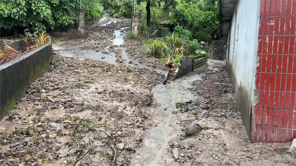 基隆連夜大雨釀土石流！　居民目睹「山坡滑落」尖叫