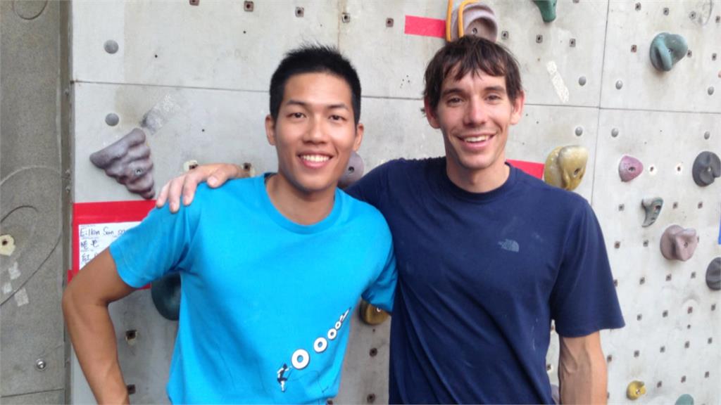 挑戰成功！Ａｌｅｘ９１分鐘登頂台北１０１　信義區擠滿人潮見證歷史