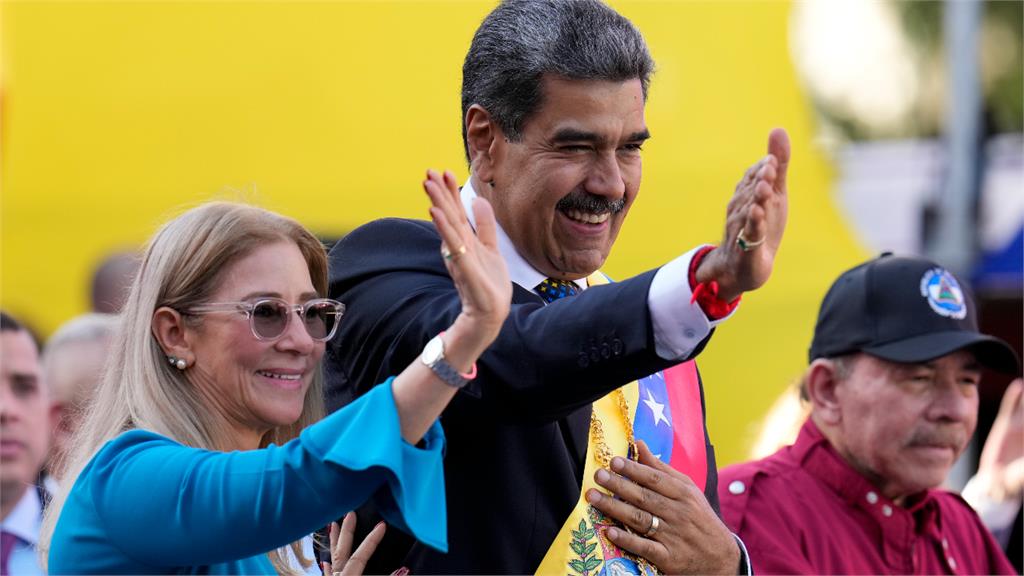 馬杜洛夫婦疑睡一半「遭美軍拖出房間逮捕」！川普全程看實況：像是電視節目