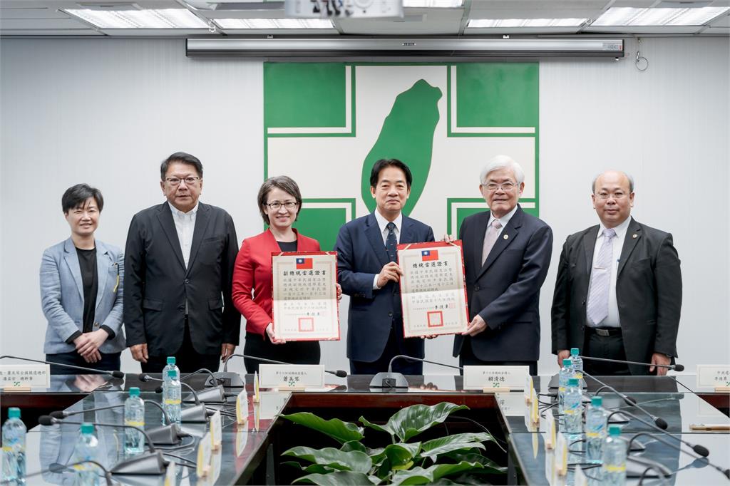 快新聞/獲頒副總統當選證書 蕭美琴:帶領國家往正確方向前進