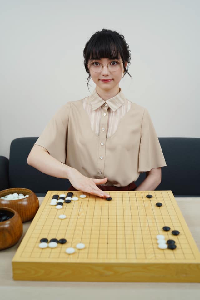 黑嘉嘉無預警宣布喜訊!罕露性感嬌喊「大家期待一下」網驚:要結婚?