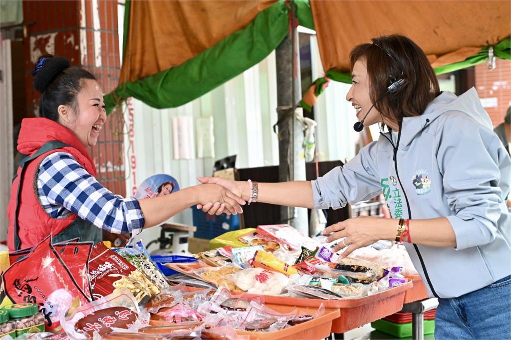 力拚一月民進黨內初選 高雄4選將勤跑基層搏民意