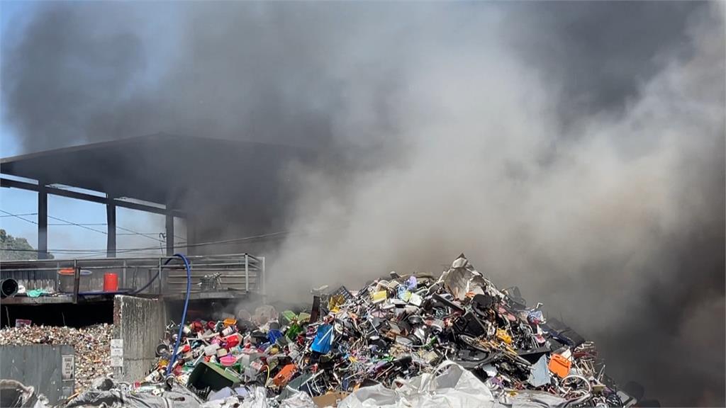 南投垃圾場大火！　疑民眾掃墓未熄滅火源釀火警