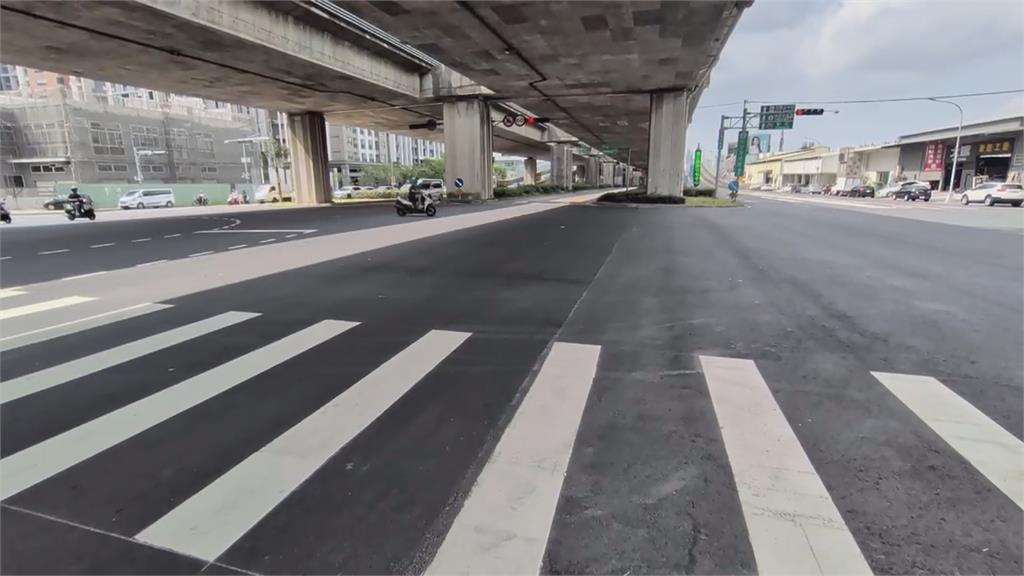 想紅?台中進口車闖紅燈 原地轉三圈燒胎畫面PO網