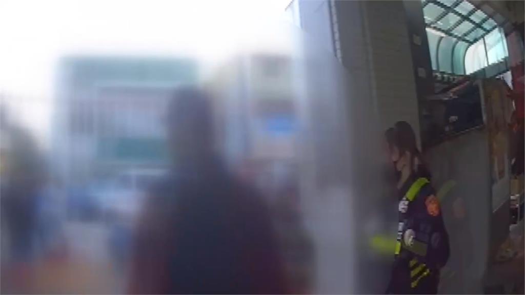 醉男大鬧超商與國中生起爭執 女警到場強制帶離霸氣回嗆「閉嘴」!